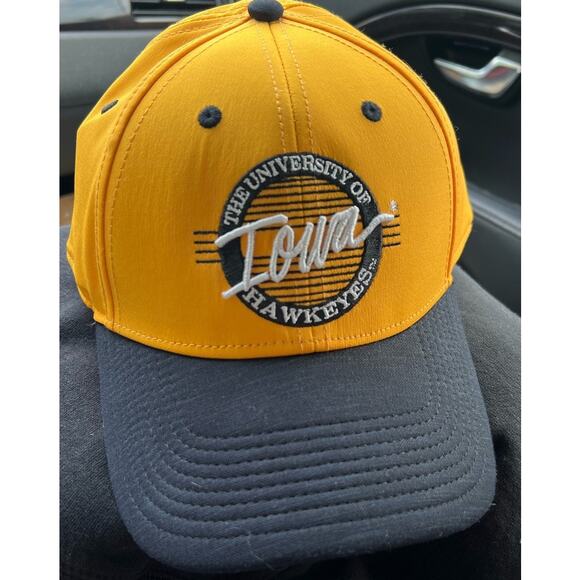 University of  Iowa Hawkeyes, Retro Circle Hat, The Game NWT snapback - Picture 1 of 6